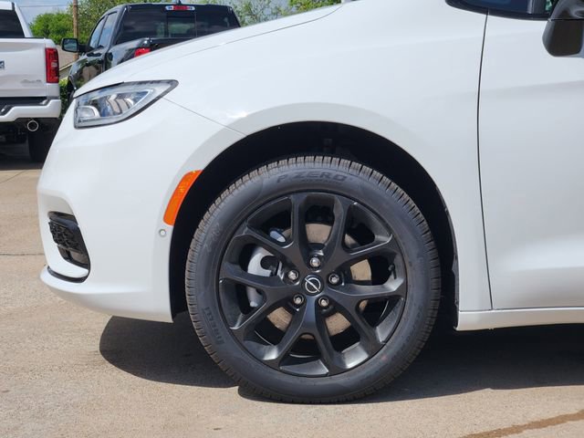 New 2026 Chrysler Pacifica Select AWD/4WD image 6