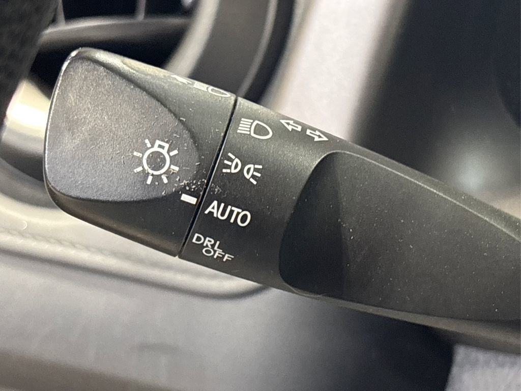 Used 2018 Toyota RAV4 LE image 25