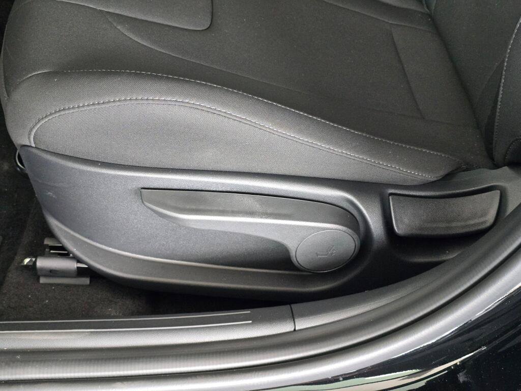 New 2026 Hyundai Elantra SEL FWD image 15