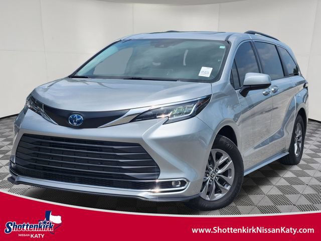 Used 2022 Toyota Sienna XLE FWD image 1