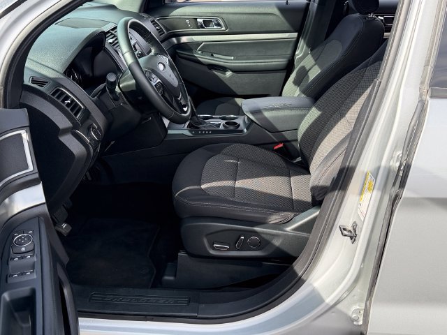 Used 2018 Ford Explorer XLT w/ Equipment Group 201A FWD image 21