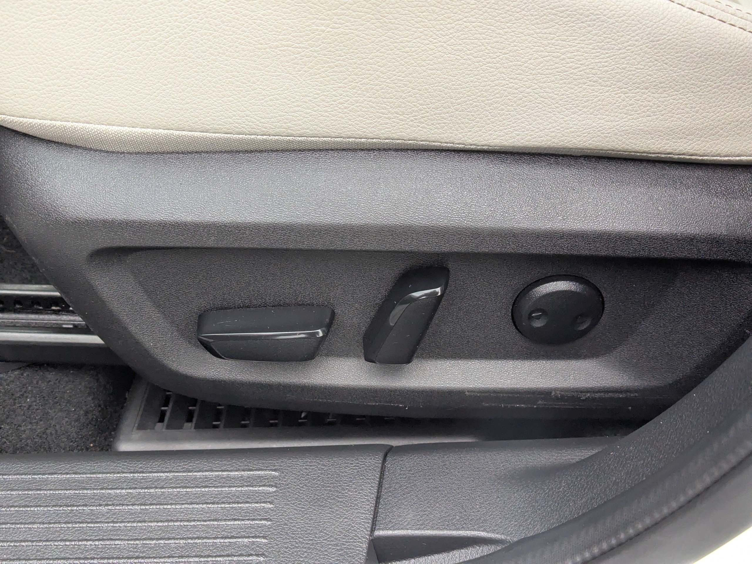 Used 2023 Nissan Rogue SL AWD/4WD image 18