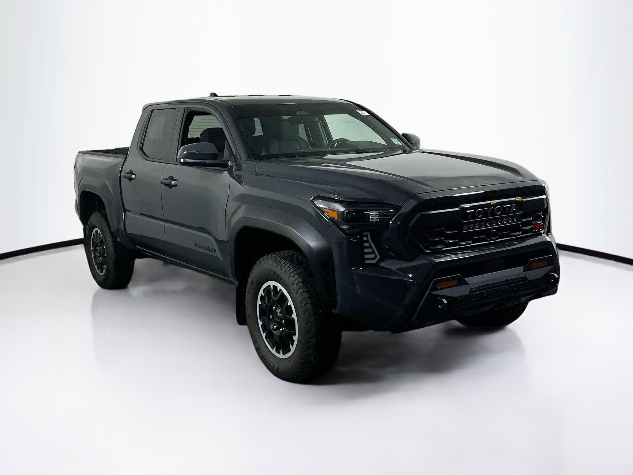 Used 2025 Toyota Tacoma TRD Off-Road AWD/4WD image 3