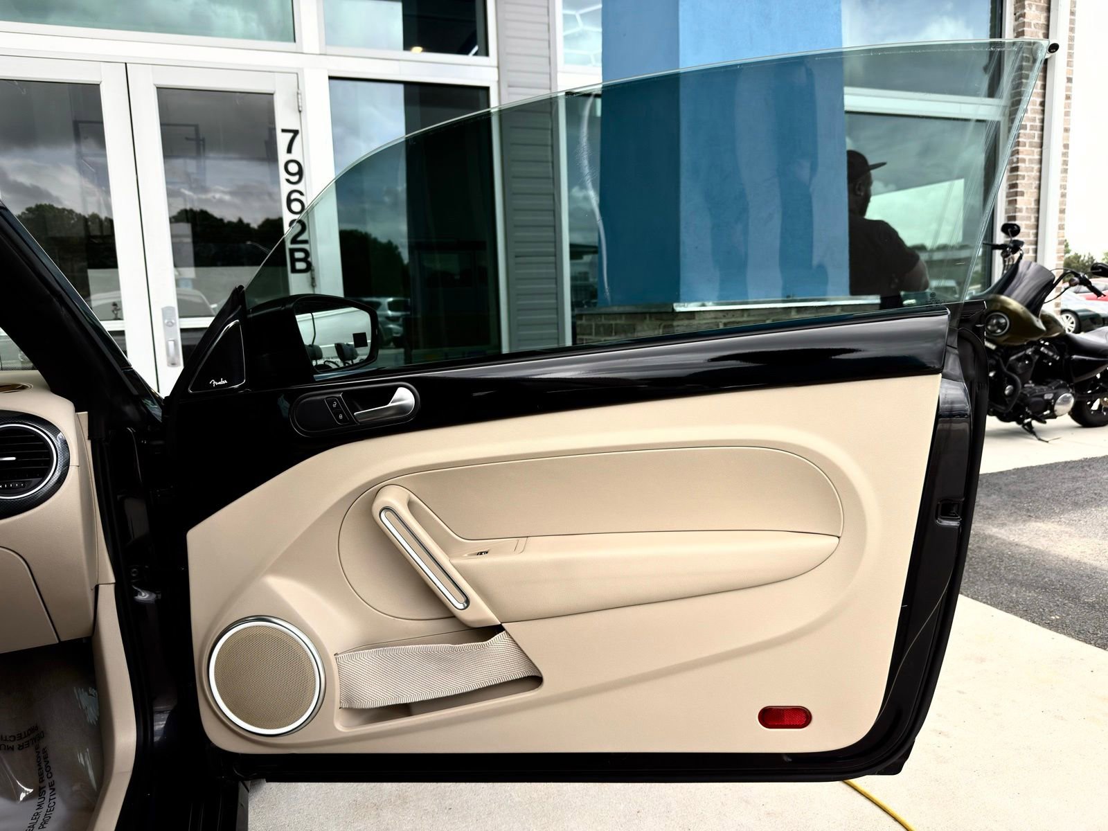 Used 2013 Volkswagen Beetle 2.0T FWD image 21