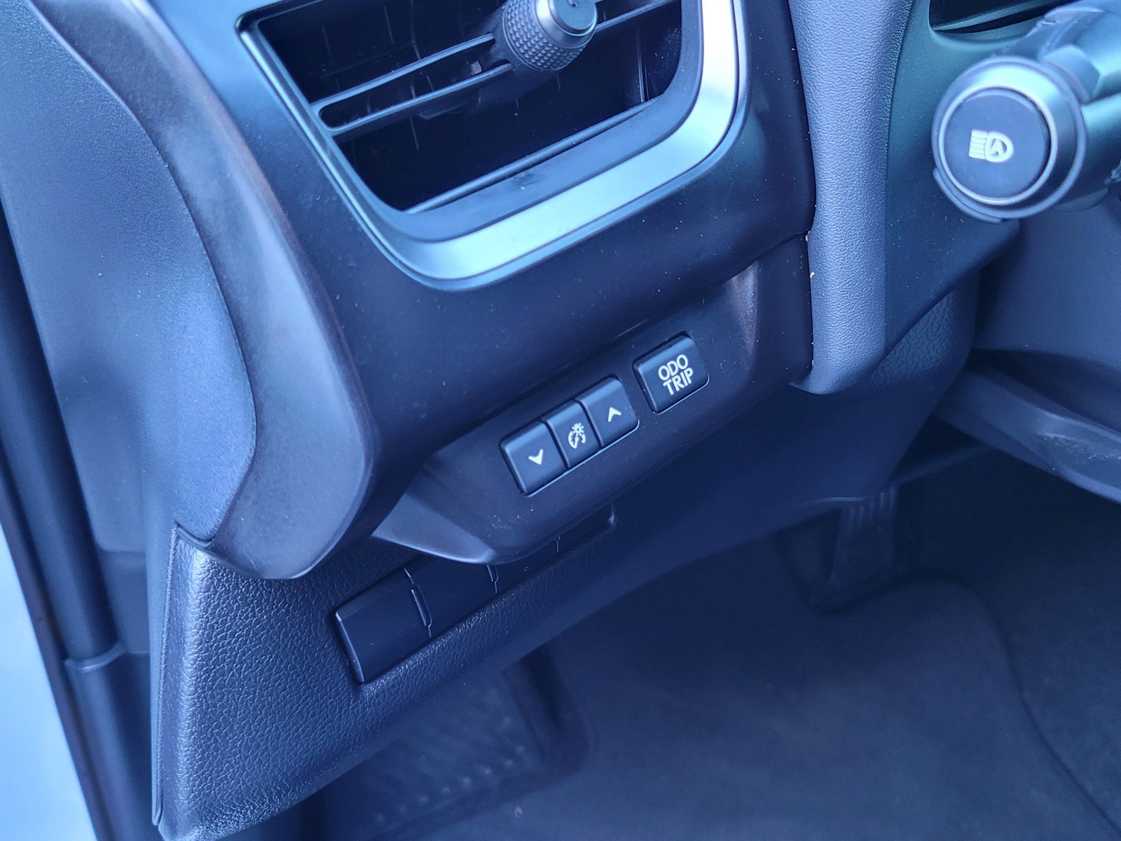 Certified 2022 Lexus UX 200 w/ Accessory Package (Z2) FWD image 19