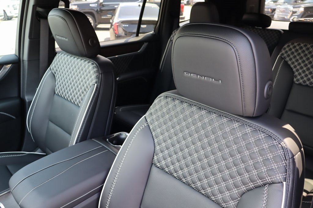 New 2025 GMC Acadia Denali w/ LPO, Floor Liner Package image 12
