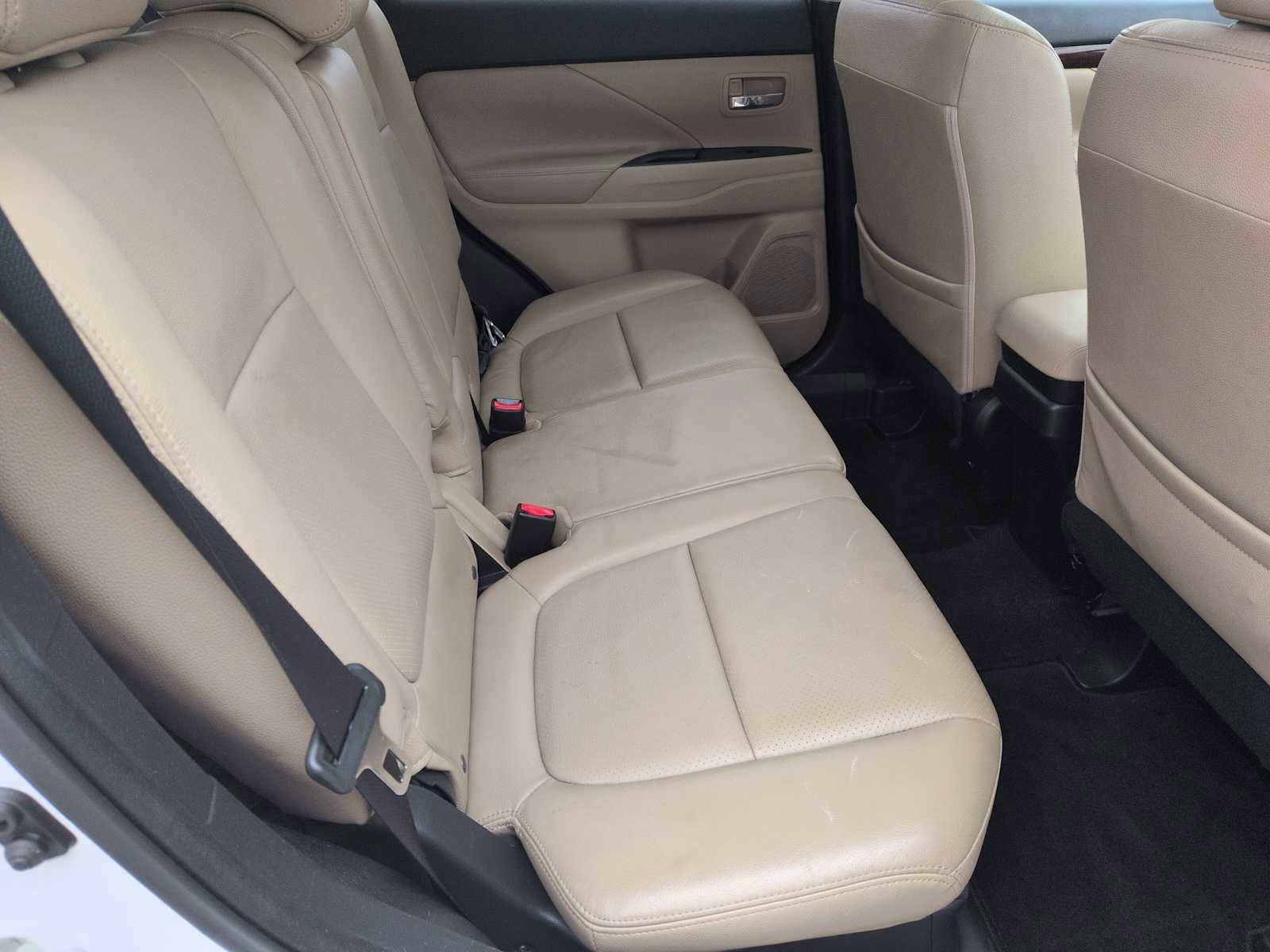 Used 2014 Mitsubishi Outlander SE image 20