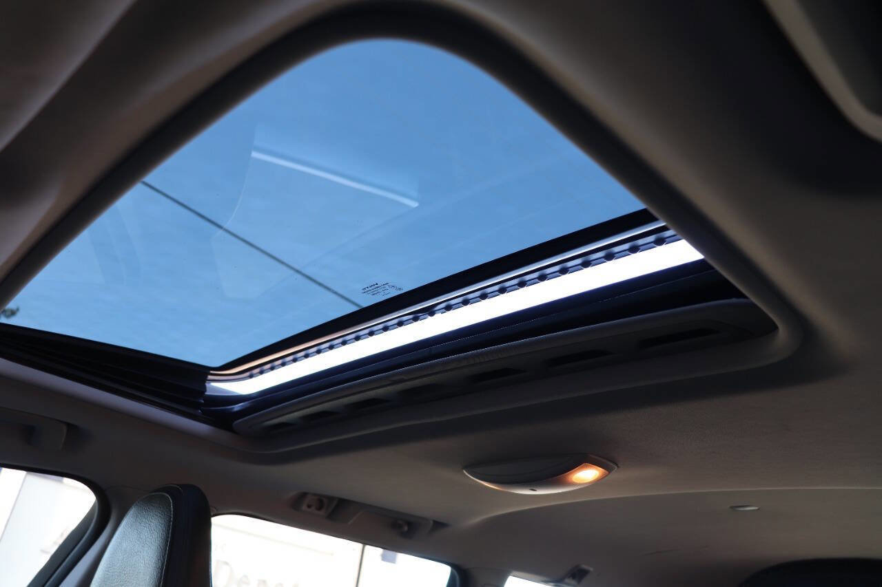 Used 2010 Volvo XC70 3.2 image 34