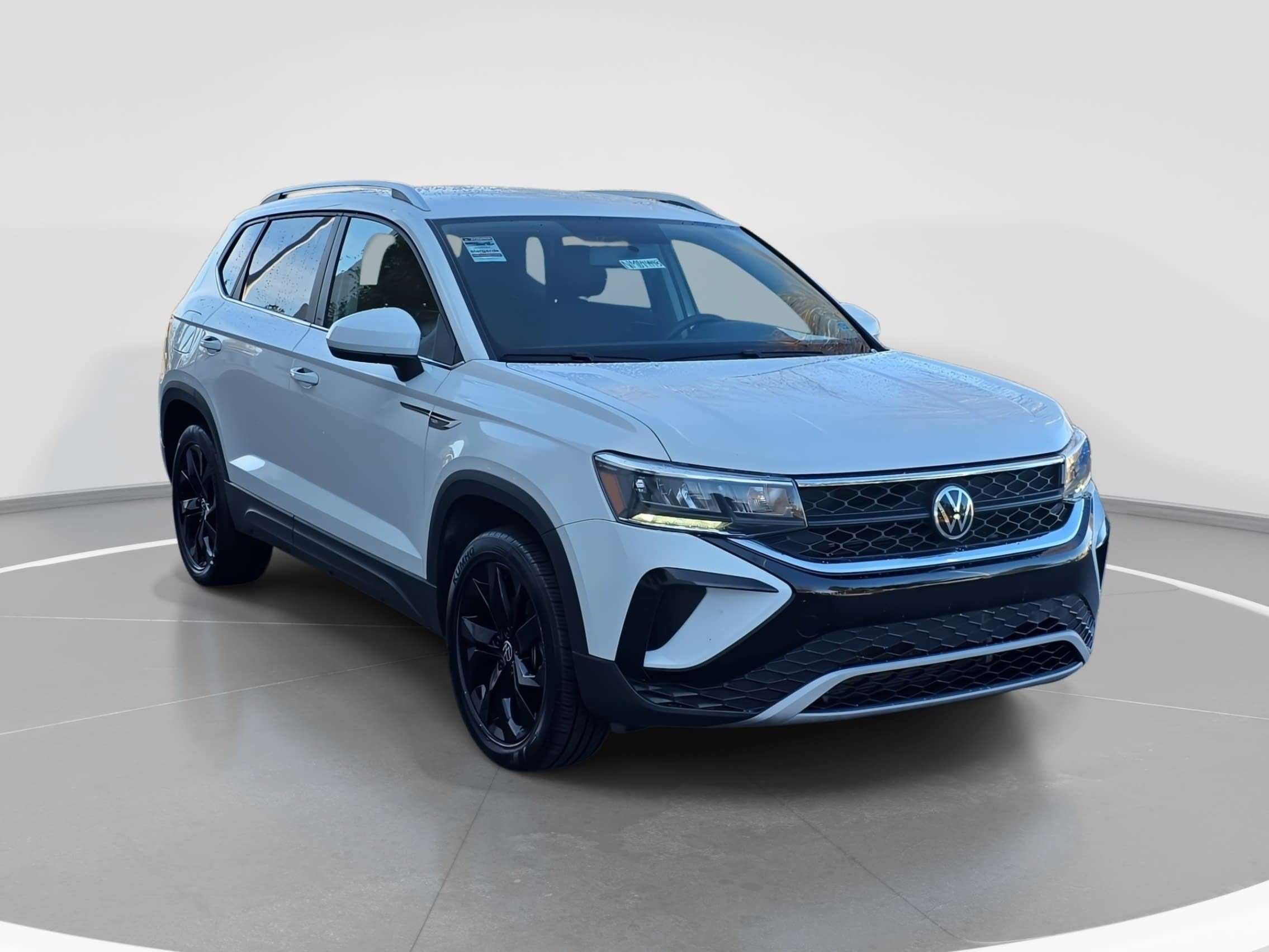 Used 2022 Volkswagen Taos SE image 3