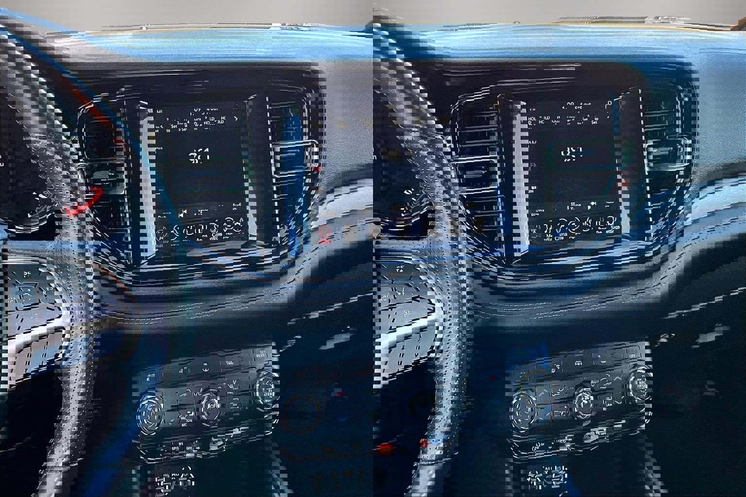 Used 2023 Dodge Durango SXT image 9