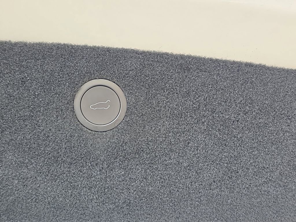 Used 2023 Tesla Model X image 17