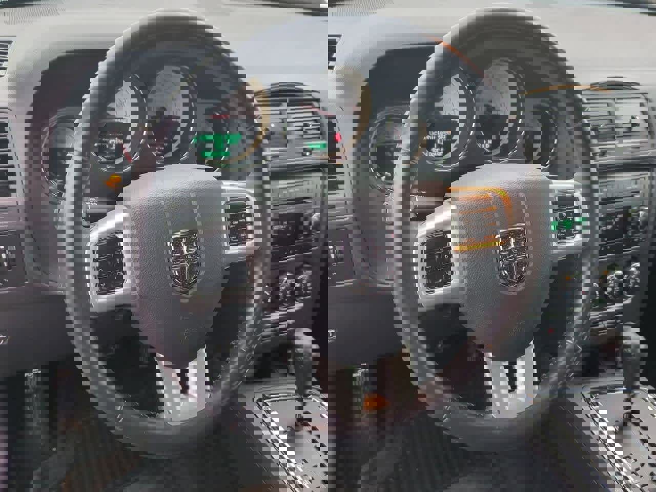 Used 2014 Dodge Challenger SXT image 19