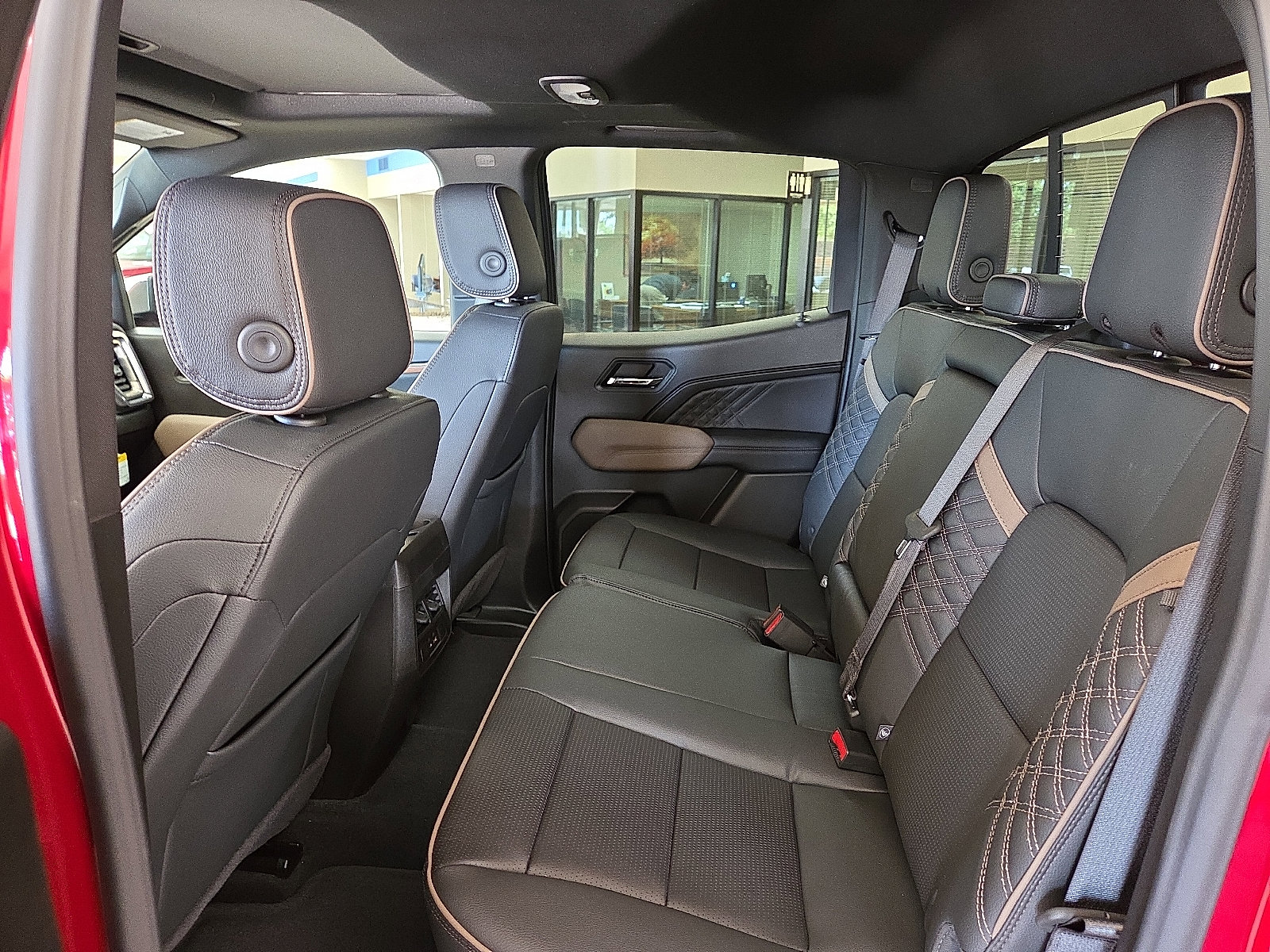 New 2026 GMC Canyon Denali image 8