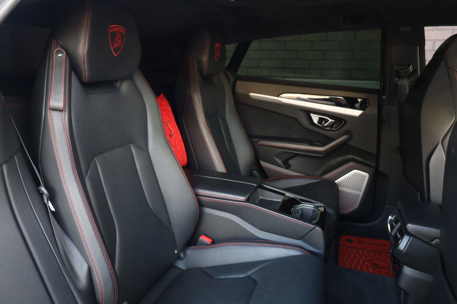 Used 2019 Lamborghini Urus AWD/4WD image 31