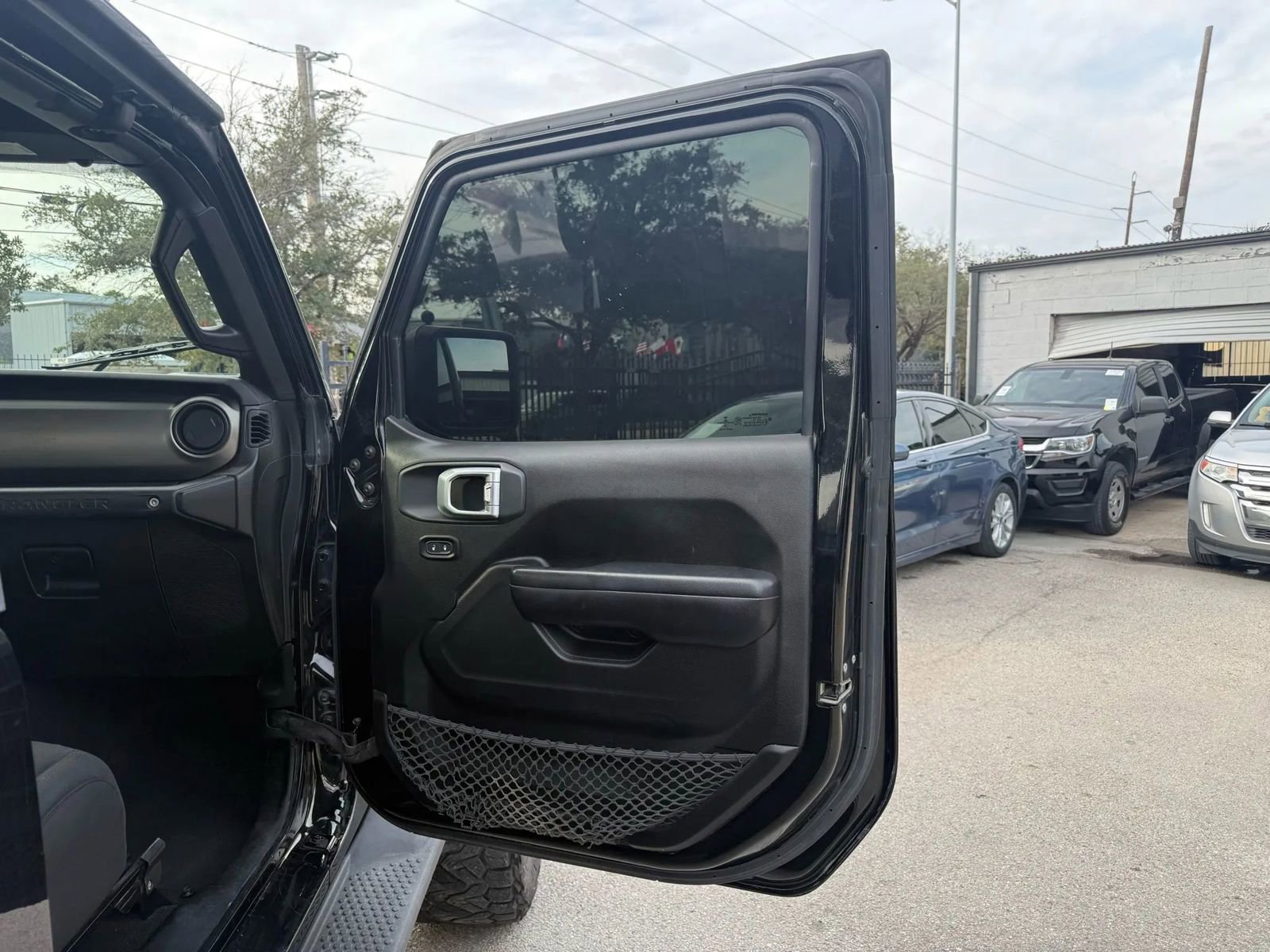 Used 2019 Jeep Wrangler Sport image 11