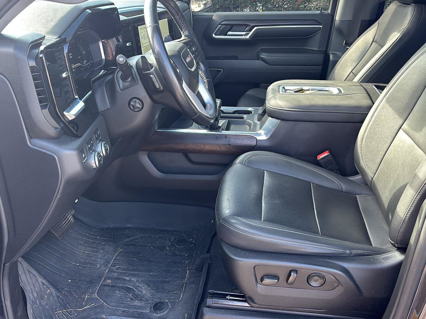 Used 2022 GMC Sierra 1500 SLT w/ SLT Premium Plus Package AWD/4WD image 13
