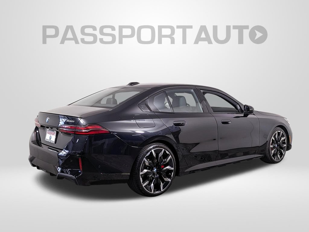 Used 2026 BMW 530i xDrive w/ M Sport Package AWD/4WD image 7