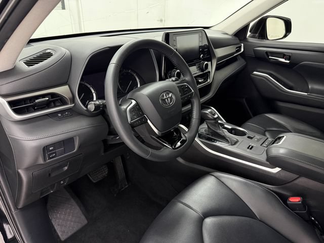 Used 2021 Toyota Highlander XLE FWD image 8