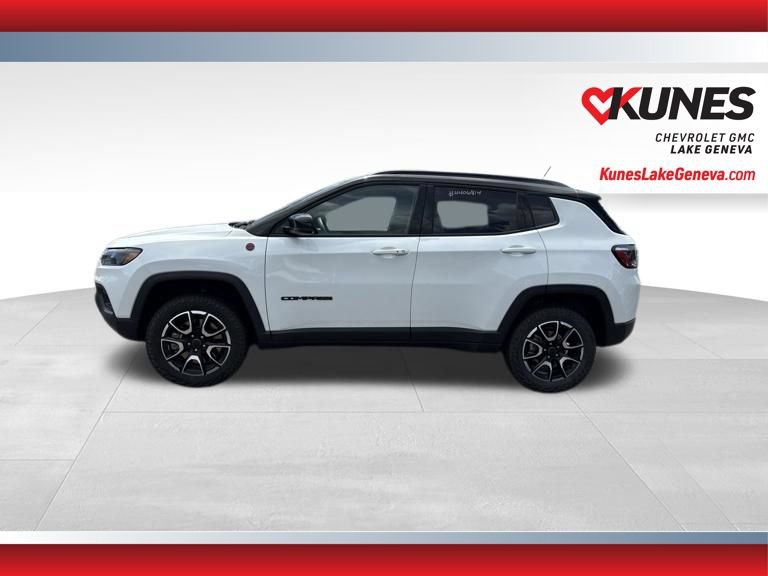 Used 2025 Jeep Compass Trailhawk AWD/4WD image 10