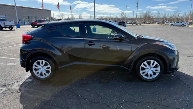 Used 2022 Toyota C-HR XLE image 6