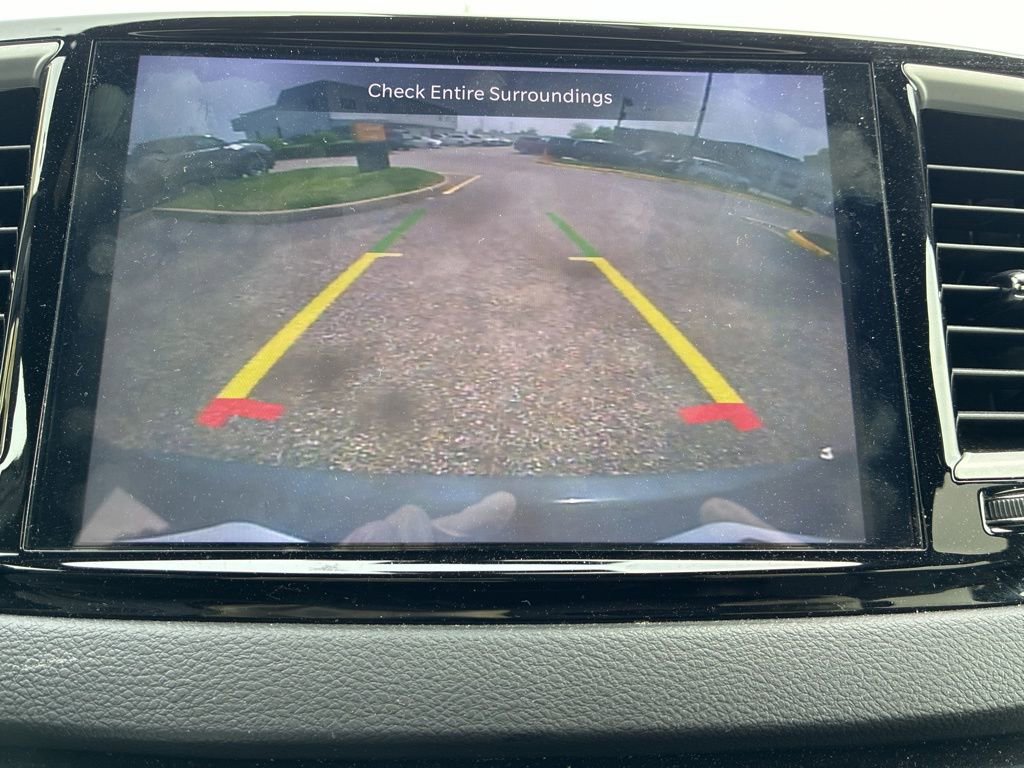 Used 2025 Chrysler Pacifica Select FWD image 4