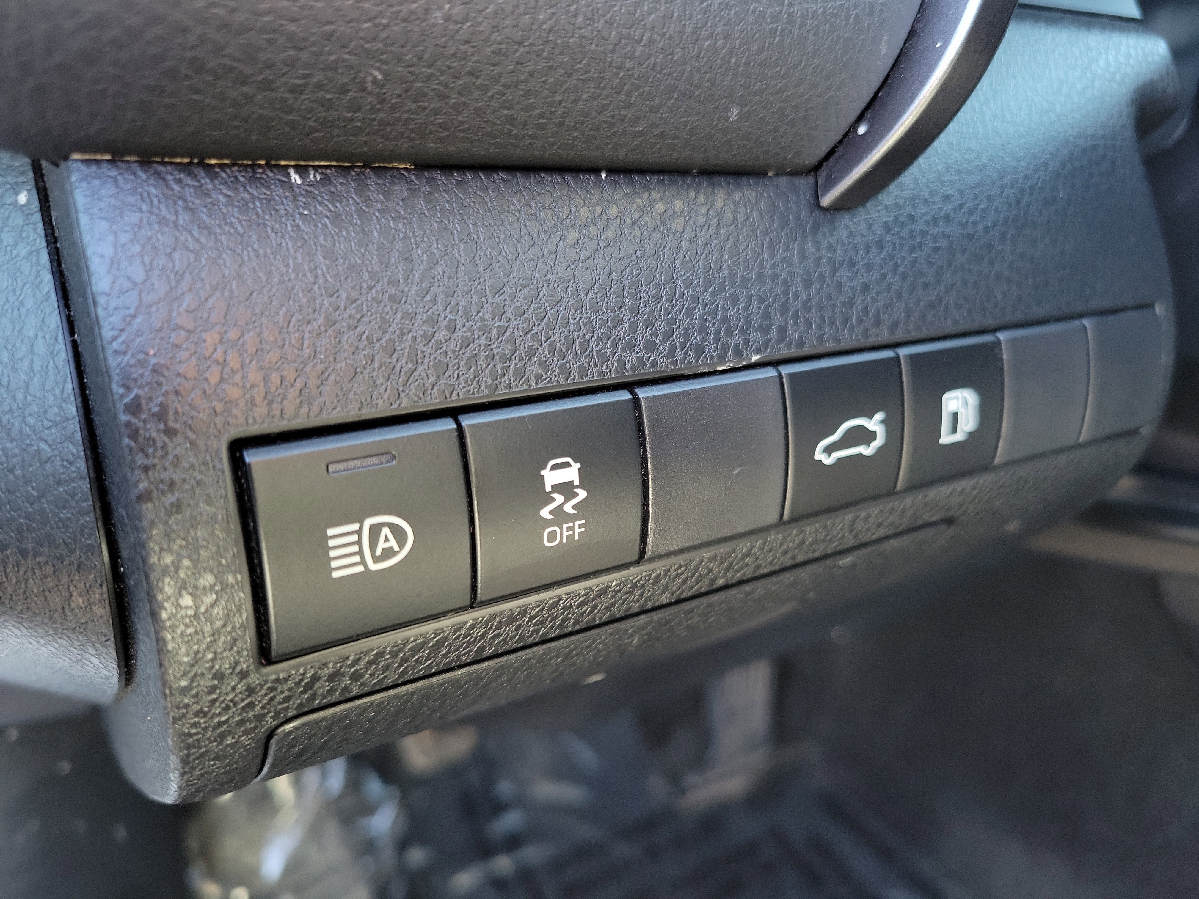 Certified 2018 Toyota Camry SE w/ Moonroof Package image 20