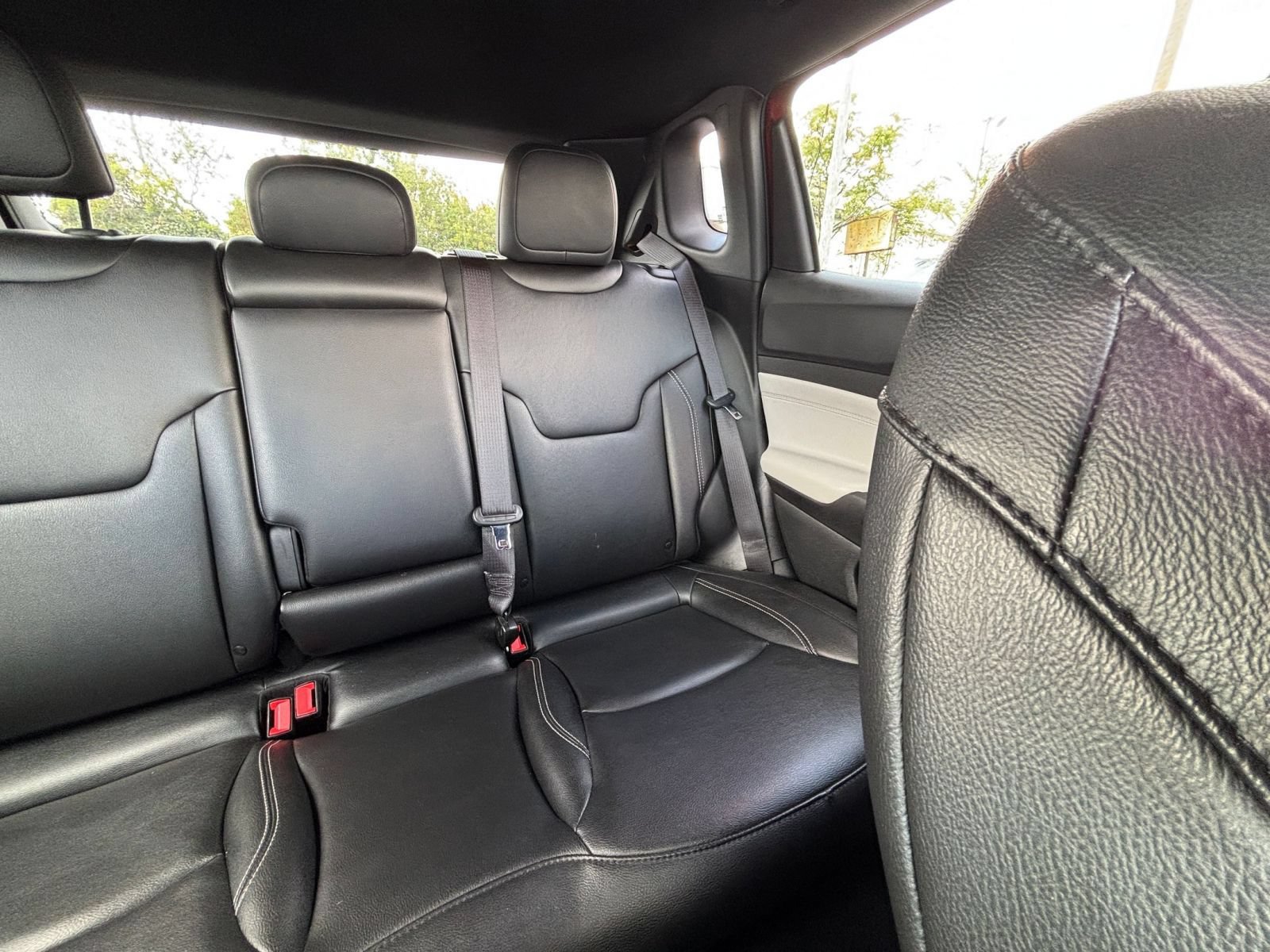 Used 2025 Jeep Compass Limited AWD/4WD image 37
