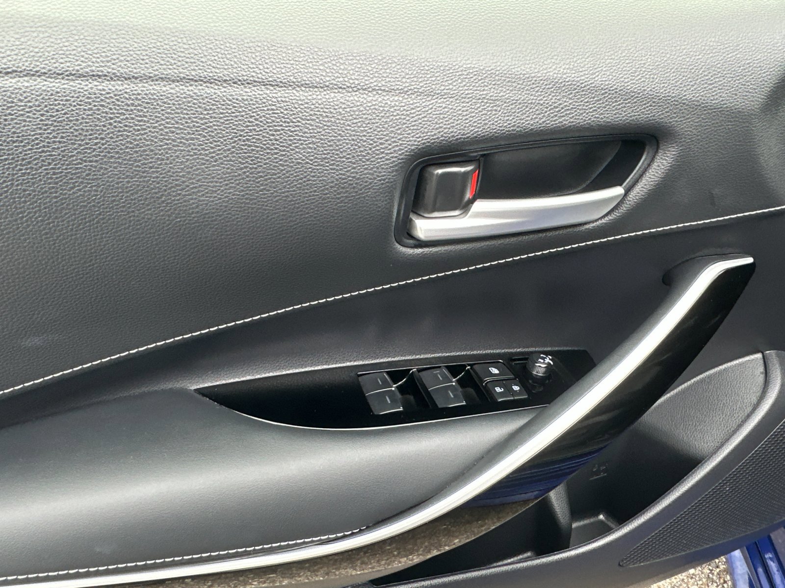 Used 2025 Toyota Corolla XSE image 11