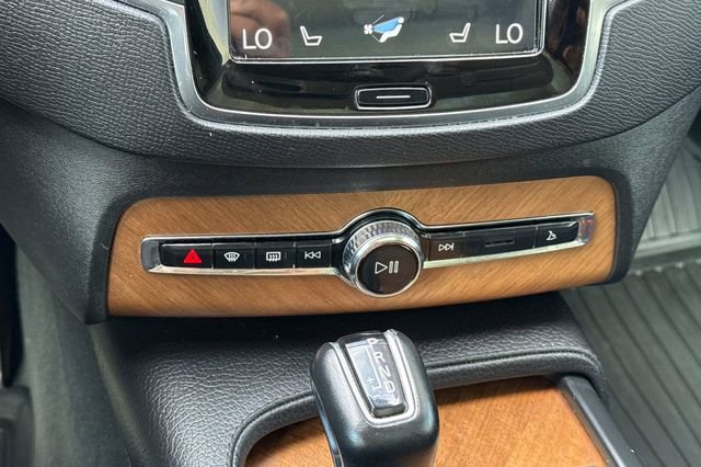 Used 2021 Volvo XC90 T5 Momentum w/ Protection Package Premier image 26