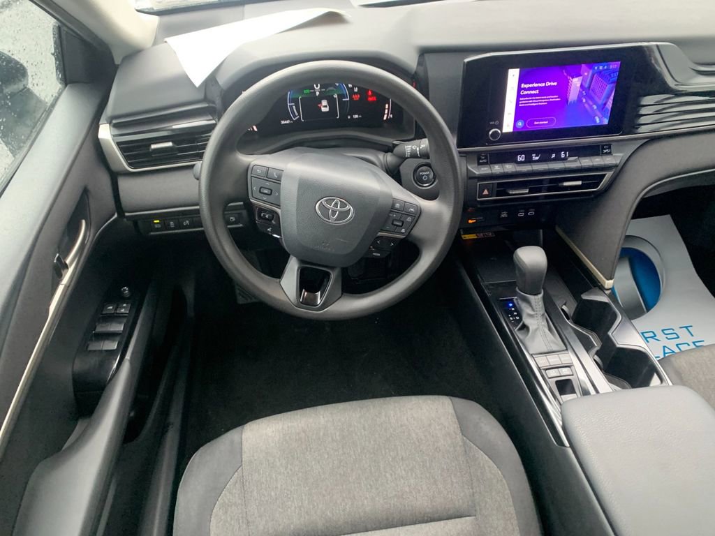 Used 2025 Toyota Camry LE image 17