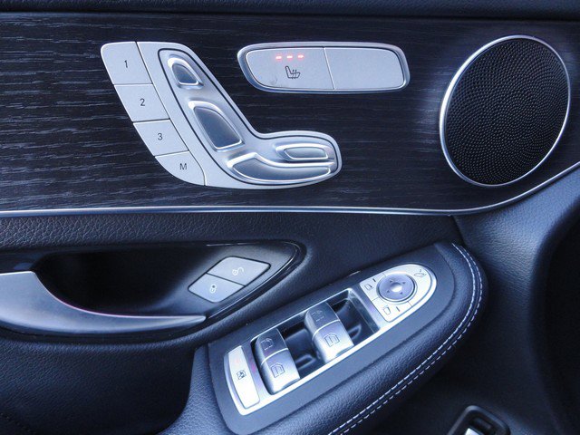 Used 2022 Mercedes-Benz GLC 300 4MATIC w/ AMG Line image 23