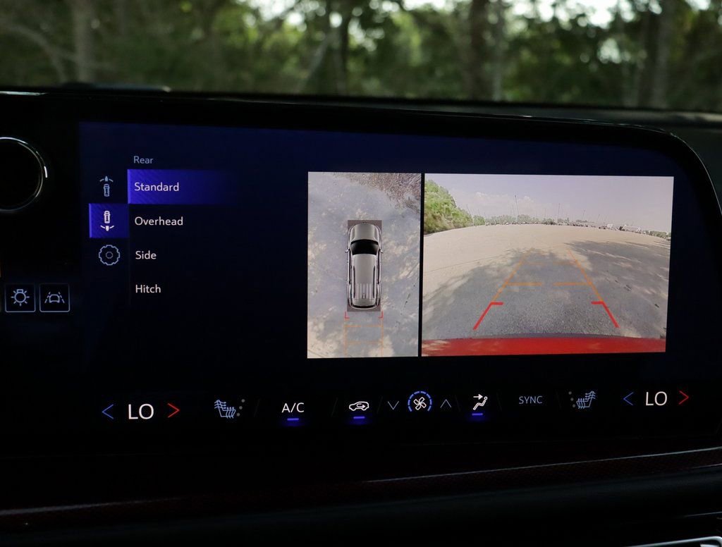 Used 2024 Chevrolet Traverse Z71 image 17