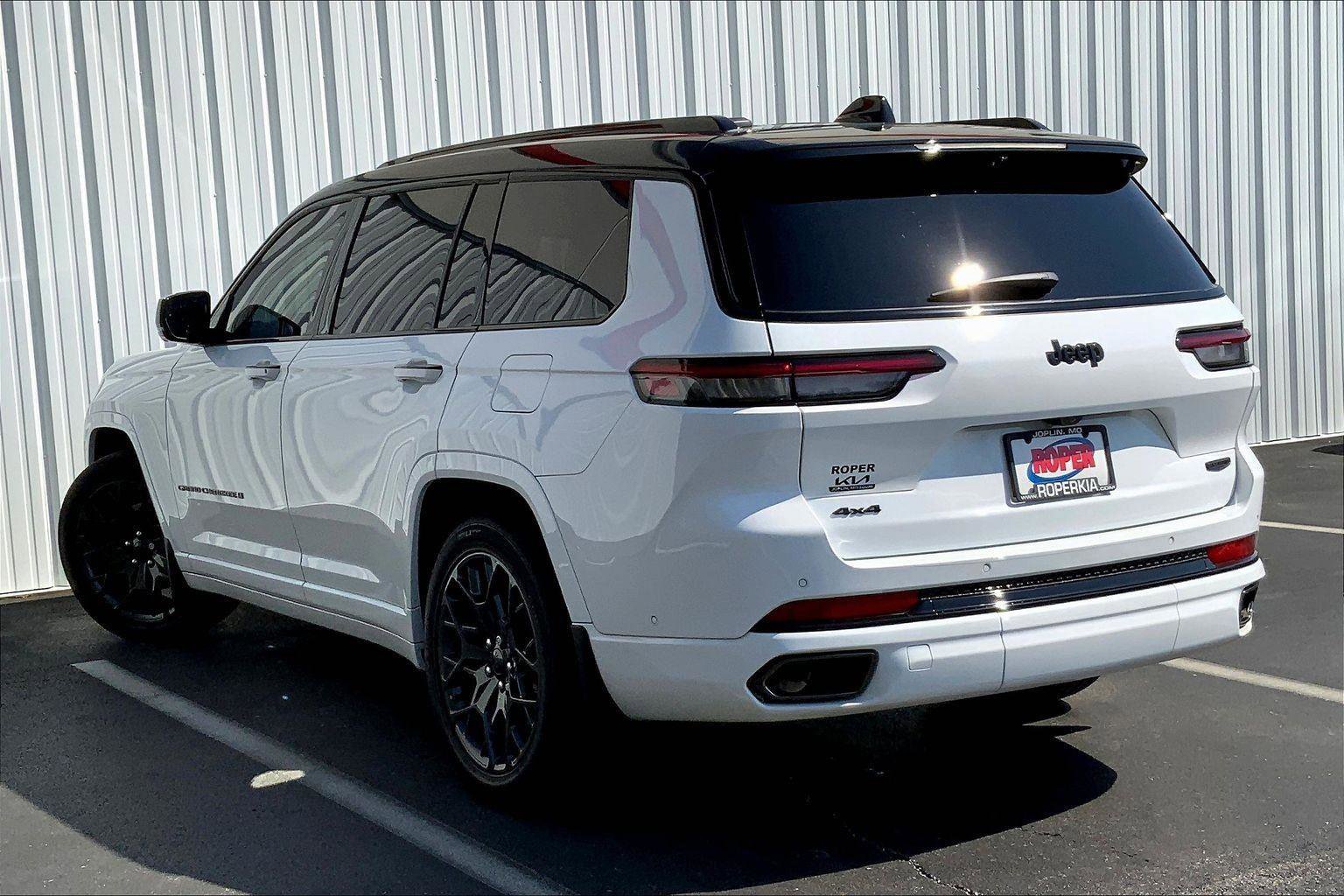 Used 2025 Jeep Grand Cherokee L Summit AWD/4WD image 10