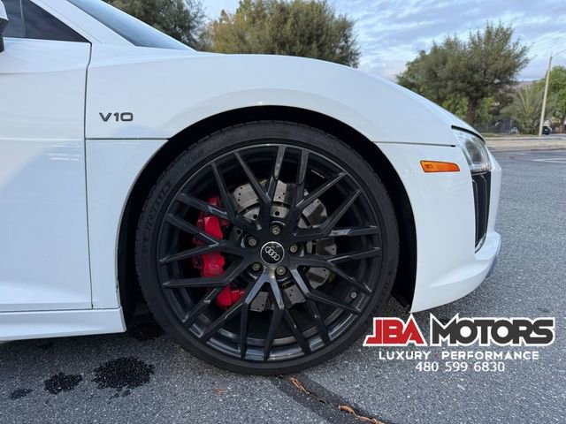 Used 2018 Audi R8 V10 w/ Carbon Exterior Package image 38