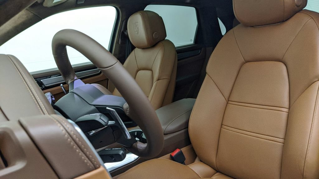 Certified 2023 Porsche Cayenne Turbo AWD/4WD image 34