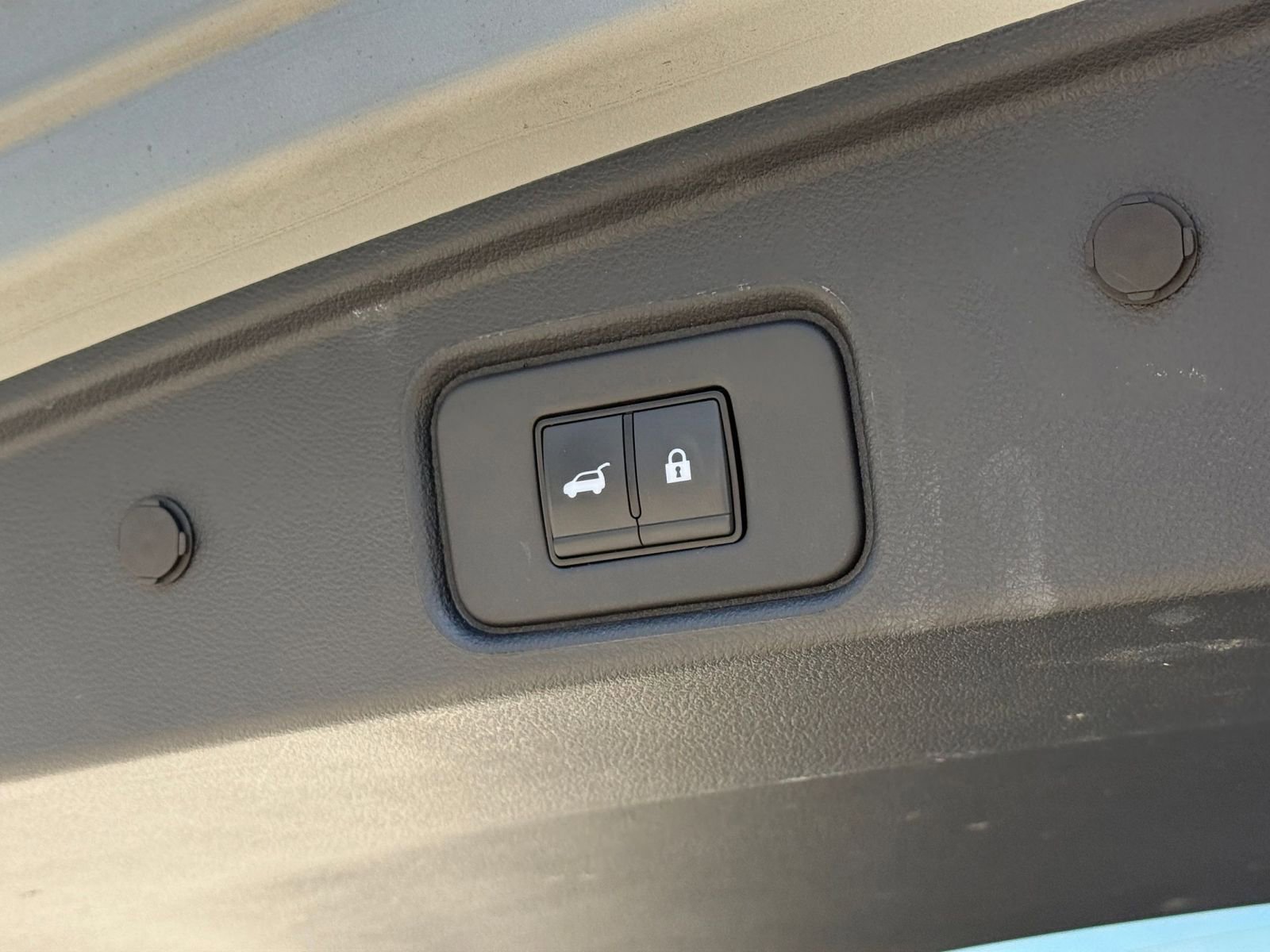 Used 2025 Nissan Pathfinder SV AWD/4WD image 23