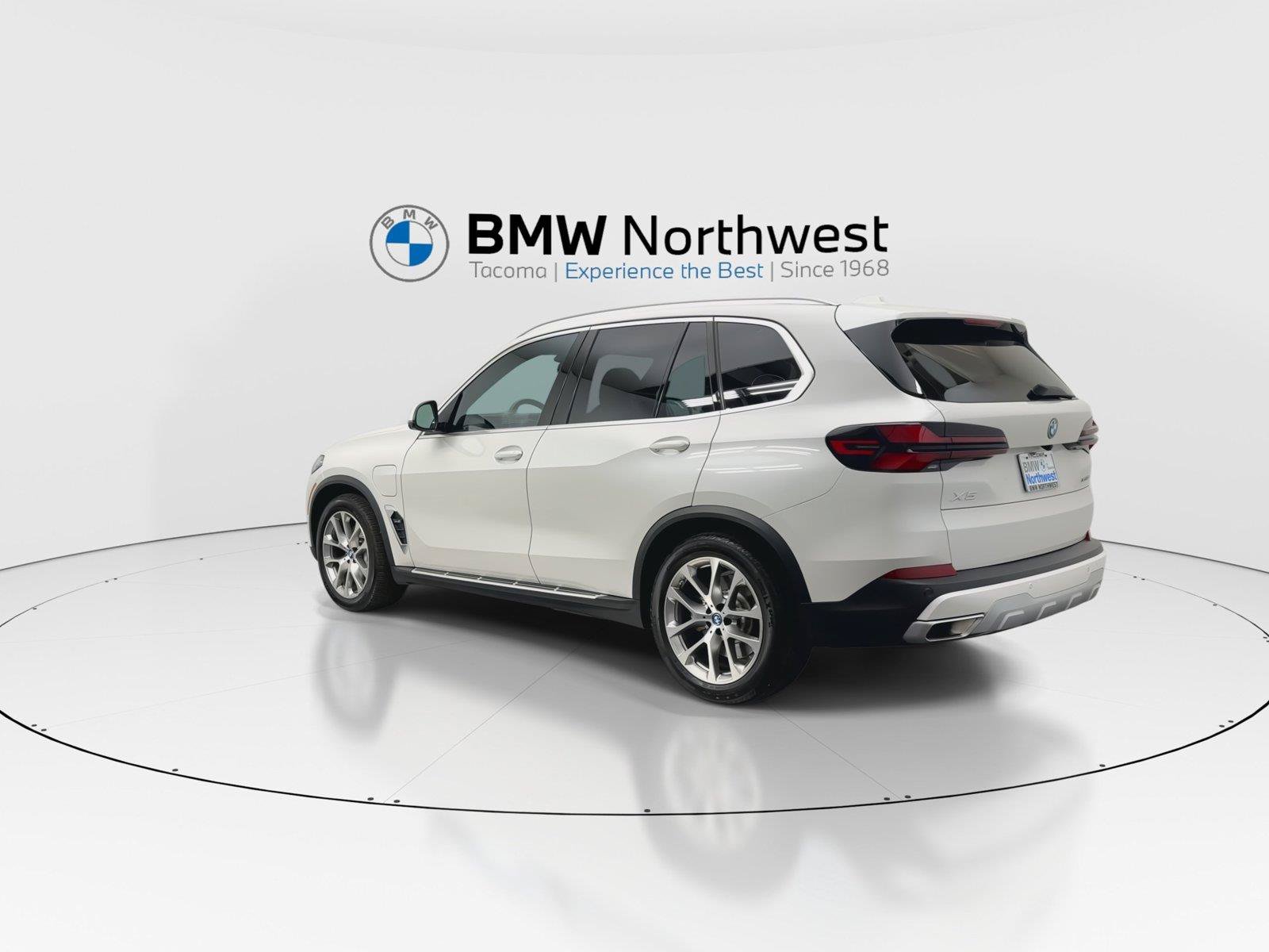 Used 2024 BMW X5 xDrive50e w/ Premium Package AWD/4WD image 12