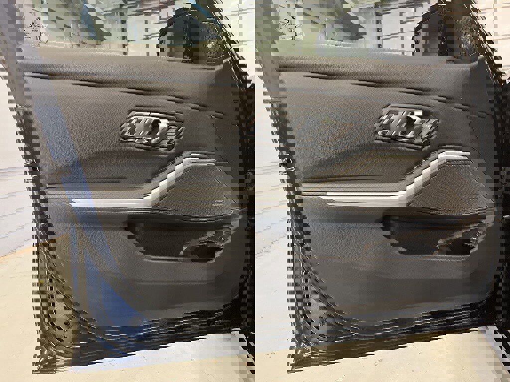 Used 2020 BMW 330i xDrive Sedan w/ Premium Package image 9