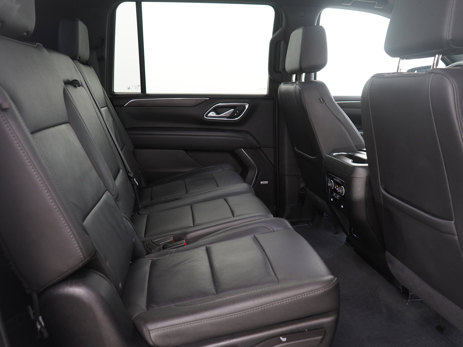Used 2024 Chevrolet Suburban Z71 AWD/4WD image 16