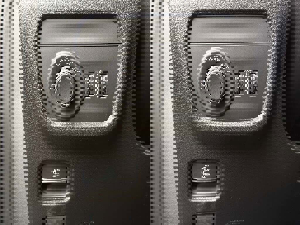 New 2025 Jeep Grand Cherokee Altitude image 19