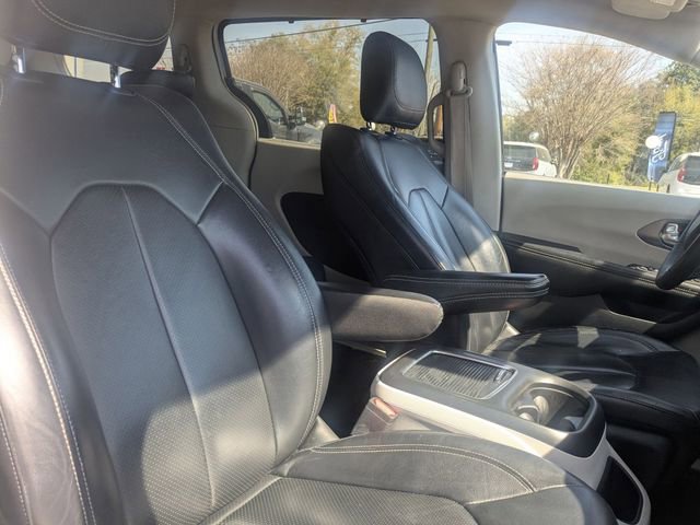 Used 2022 Chrysler Pacifica Touring-L image 33