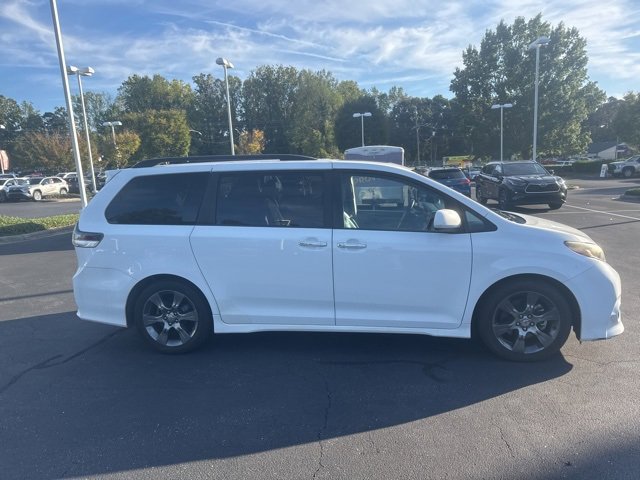 Used 2015 Toyota Sienna SE image 5