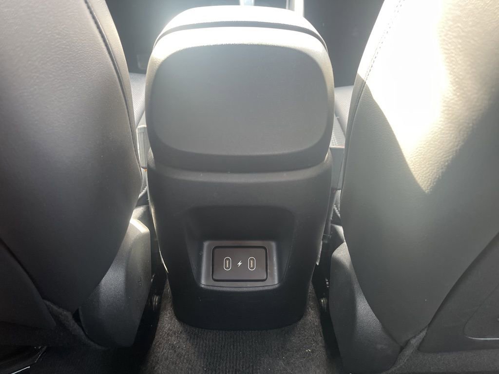 Used 2025 Hyundai Elantra Limited image 24