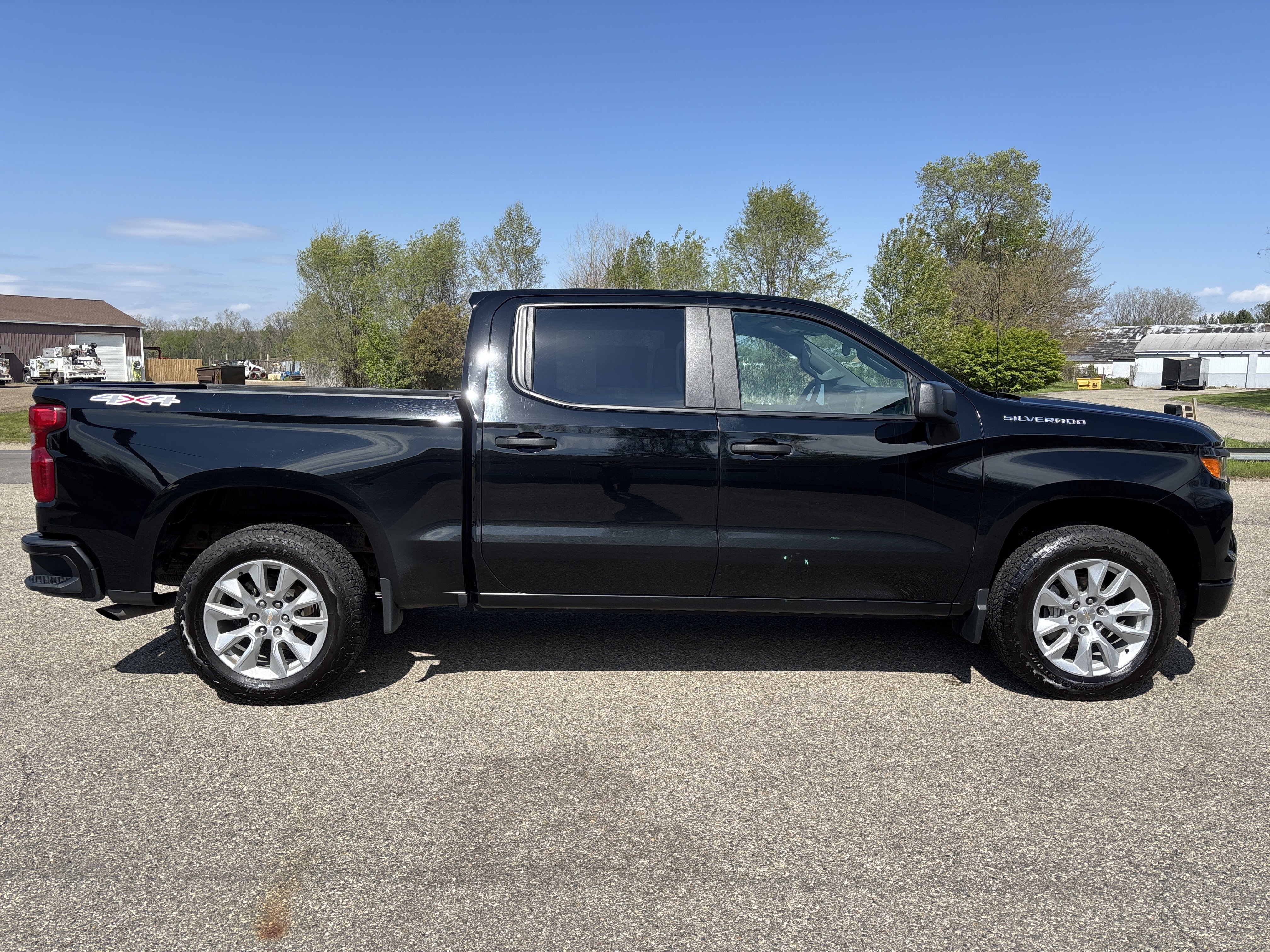 Used 2024 Chevrolet Silverado 1500 Custom AWD/4WD image 2