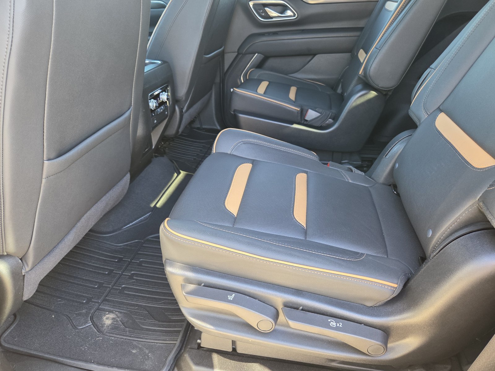 Used 2024 GMC Yukon AT4 AWD/4WD image 30