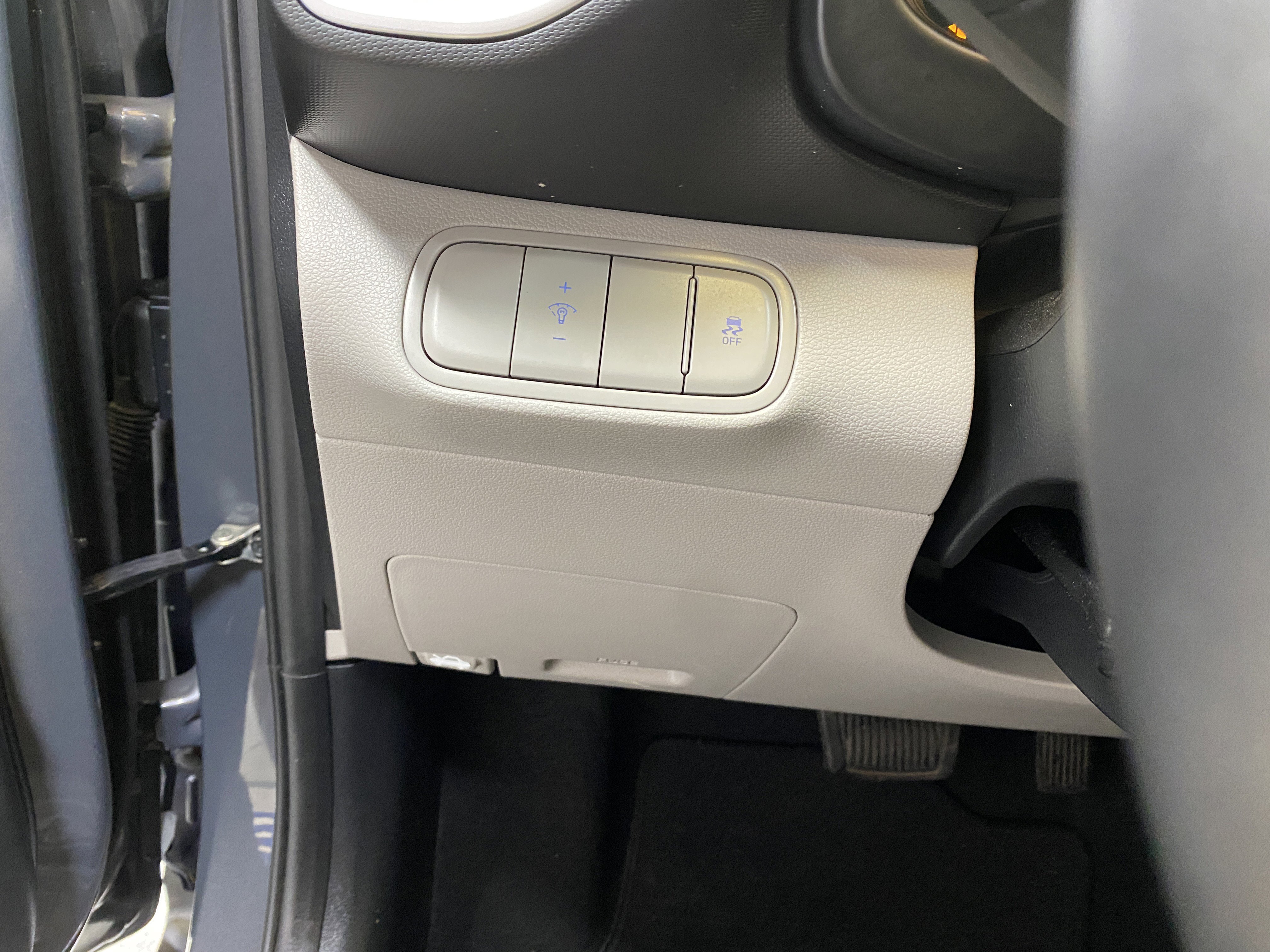 Used 2024 Hyundai Venue SEL image 33