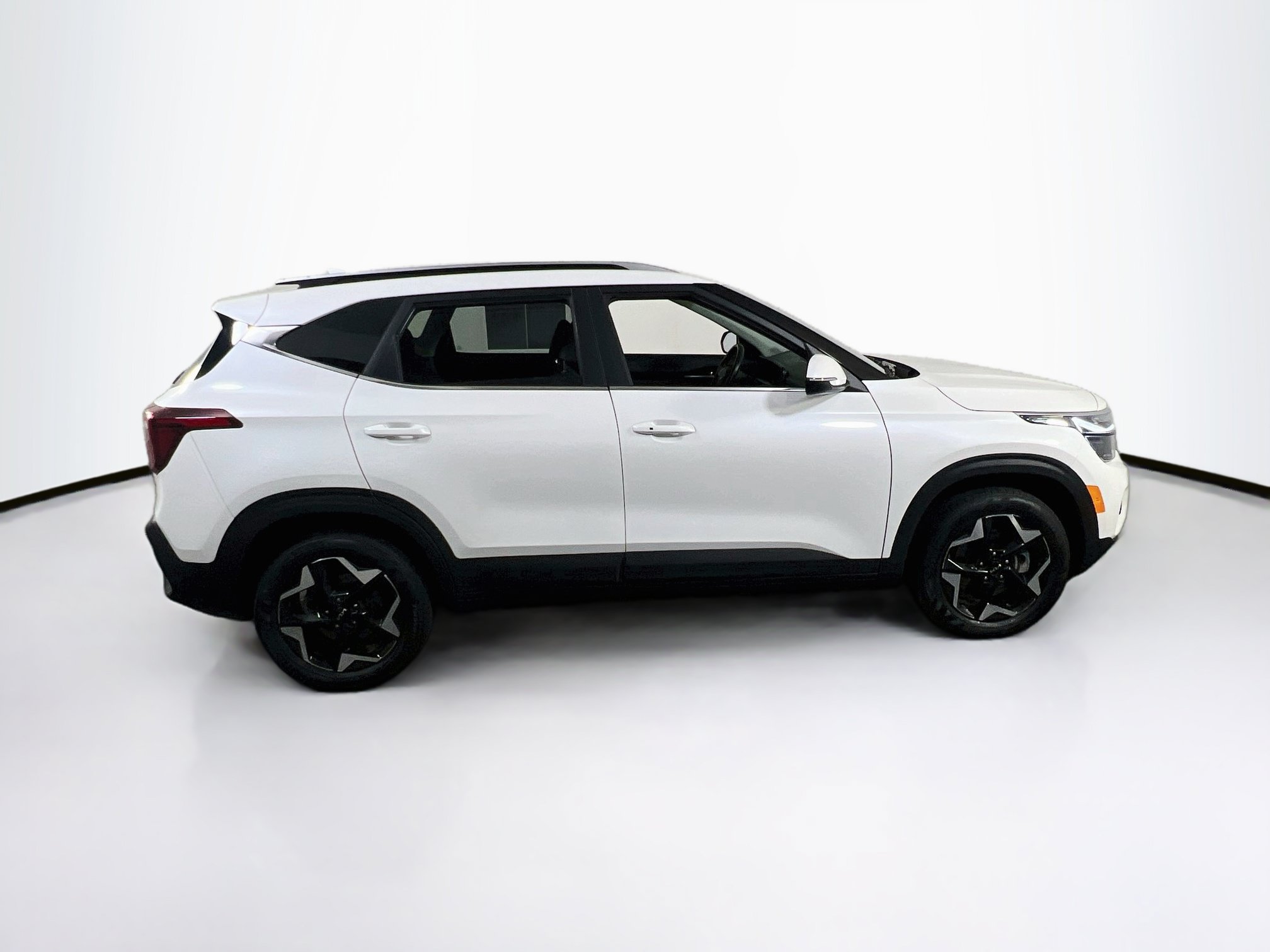 Used 2024 Kia Seltos EX AWD/4WD image 4