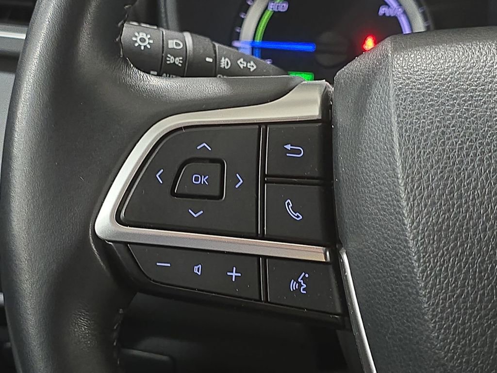Used 2022 Toyota Highlander LE image 17