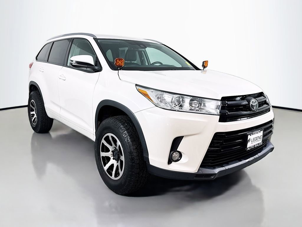 Used 2017 Toyota Highlander XLE AWD/4WD image 3