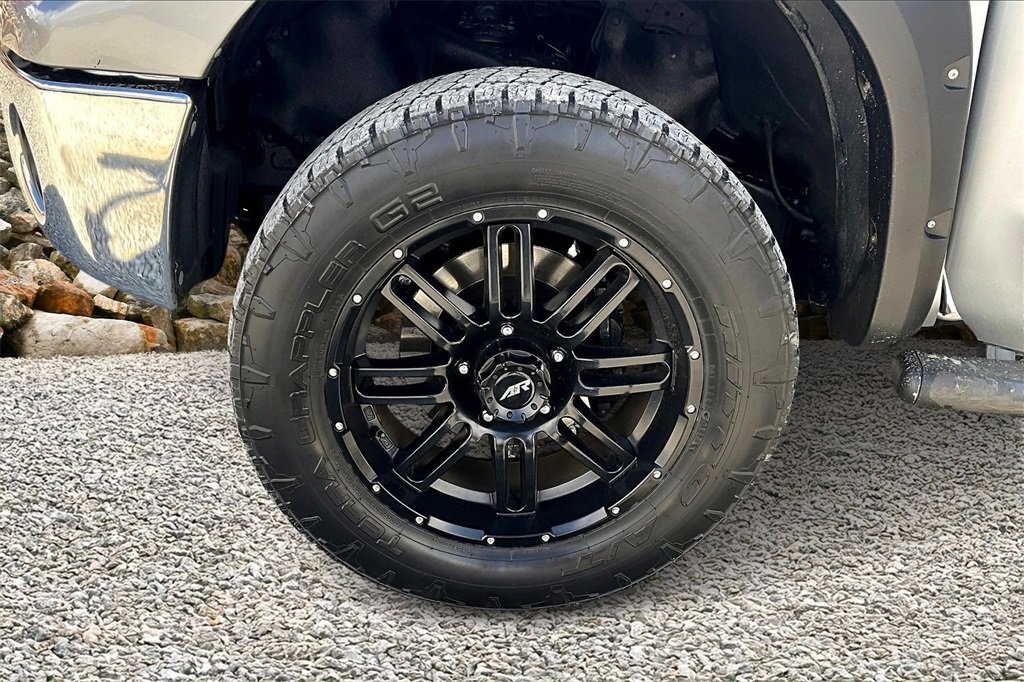 Used 2011 Toyota Tundra 4x4 CrewMax image 9